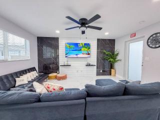 Modern Escape Chefs Kitchen Private Yard - 1