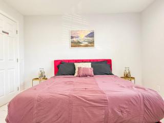 Modern Escape Chefs Kitchen Private Yard - 5