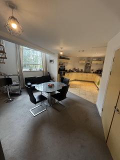 Modern and spacious 3 bed duplex apartment - 6