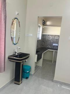 V Grand Homestay - 1