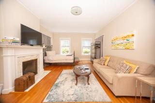 Spacious 2br In Grand Old Home, Downtown Durham - 4