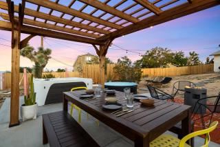 3Br 2Bth, 10 min to JTNP, ZENGrdn, Hot Tub, EV Chr - 1