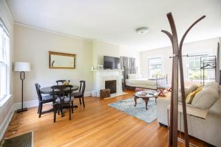 Spacious 2br In Grand Old Home, Downtown Durham - 6