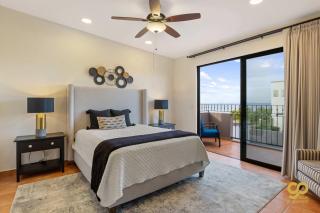 Bright Beach Stay, Balcony, Patio & Steps to Beach - 8