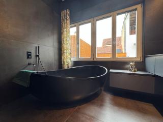 NAMASTÉ Homes - Luxus-Apartment mit Whirlpool & Garage - 8