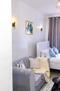 Elegant & Cozy Studio at Roysambu - 5