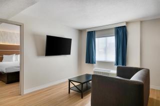 Baldwin Inn & Suites, SureStay Collection by Best Western - 5
