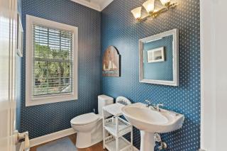 AV8-53: 8 53rd Avenue - 3