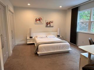 Tranquil Retreat W Modern Flair - 0