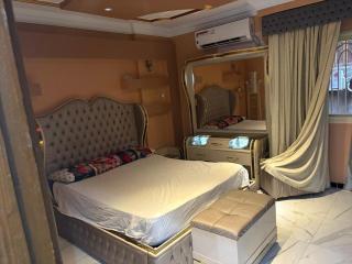 3 bedrooms 3 bathrooms ensuit, 2 living rooms - 9