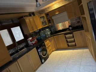 3 bedrooms 3 bathrooms ensuit, 2 living rooms - 8