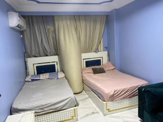 3 bedrooms 3 bathrooms ensuit, 2 living rooms - 7