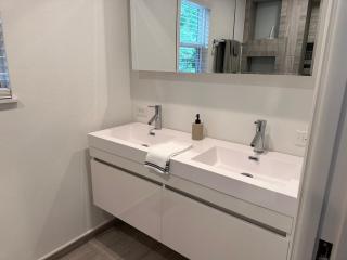 Tranquil Retreat W Modern Flair - 5