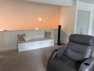 Tranquil Retreat w Modern Flair - 4