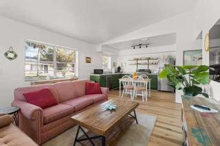 Pet-Friendly Oasis, King Bed Near Springs - 8