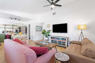 Pet-Friendly Oasis, King Bed Near Springs - 6