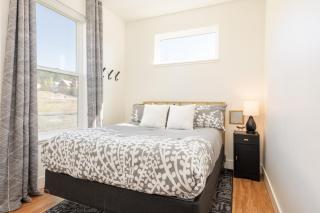 The Perch Modern Luxury with Panoramic Views - 8