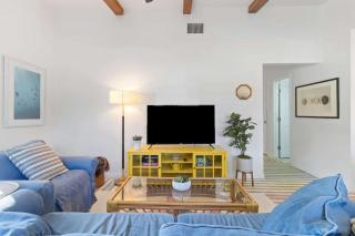 The Bright Bay Hideaway, King Bed, Pet Friendly - 8