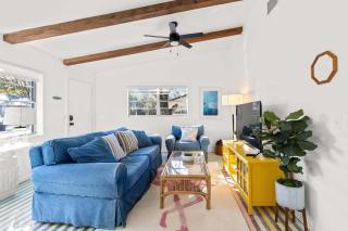 The Bright Bay Hideaway, King Bed, Pet Friendly - 5