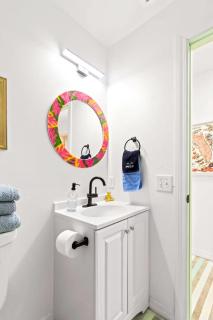 The Bright Bay Hideaway, King Bed, Pet Friendly - 2