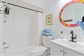 The Bright Bay Hideaway, King Bed, Pet Friendly - 3