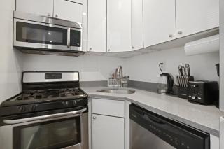 3 BD Idyllic Haven next to Central Park - 1