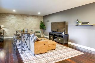 Commuter-Friendly Vancouver Rental with Yard - 0