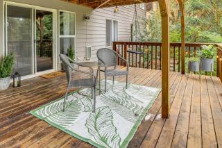 Commuter-Friendly Vancouver Rental with Yard - 9