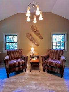 Warm Cabin Escape near Loon Mountain, Ice Castles and Cannon Mountain - 3