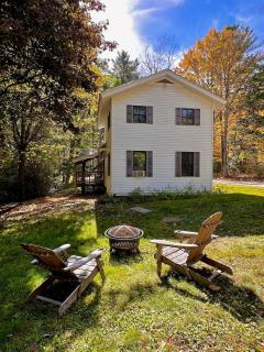 Warm Cabin Escape near Loon Mountain, Ice Castles and Cannon Mountain - 8