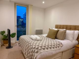 Heart of the City Centre Apartment Sleeps 4 - 6