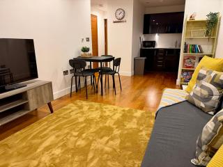 Heart of the City Centre Apartment Sleeps 4 - 4