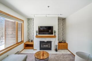 Cozy Highridge Condo Unit I6 in Killington with pool and hot tub. - 8