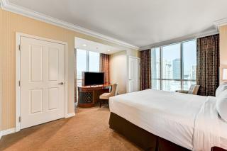 The Signature at MGM Grand, Luxury Balcony Suite, Strip View - 3