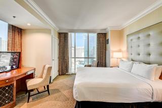 The Signature at MGM Grand, Luxury Balcony Suite, Strip View - 6