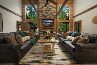 Wine Time 5 Bedroom Shuffleboard Hot Tub Fire Pit Play Set - 8