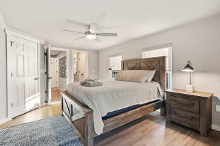 Eastside Estate-Quiet Neighborhood-5 mi to U of A - 6