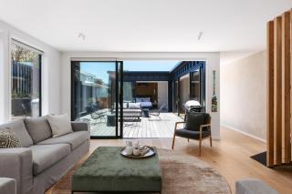 Black Beach House - Mount Maunganui - 0