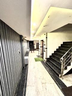 Hotel Red Stone - 3 Mins from Railway Station and 5 Mins from Metro - 2