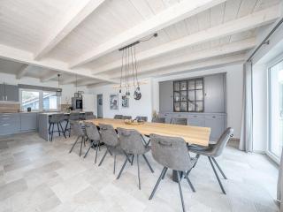 XXL-Holzhaus mit Sauna & großem Garten - 8