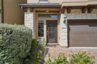 Luxe King 5BR Retreat with Fire Pit near Energy Corridor - 1