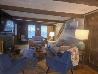 The Cardinal Lodge- A Riverside Retreat - Newfane - 9