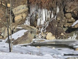 The Cardinal Lodge- A Riverside Retreat - Newfane - 4