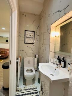 Peaceful Hideaway Flat Near Heathrow & Twickenham - 8