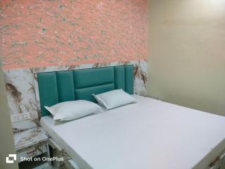 Mid Way Taj Home Stay Agra - 5