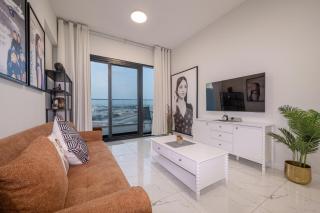 Stylish 1BR w/ Balcony & Pool |2 Min Walk to Metro - 0