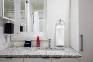 Luxury Apt In The Heart Of The Theater District - 3