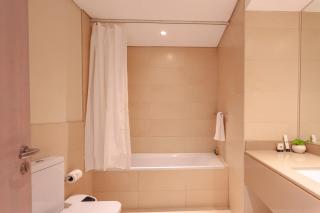 Stylish & Spacious 4BHK Yas Island Stay 9 guest - 9