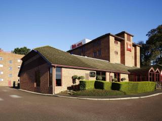 Ibis London Luton Airport - 6
