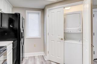 Windsor Place 402 - 3